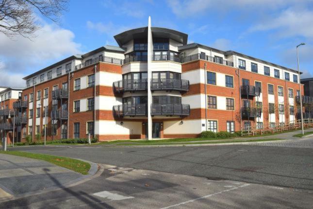 Blue Sky Apartments @Wallis Square, Farnborough Фарнборо Экстерьер фото